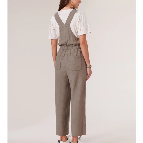 Democracy Cropped Ankle Overalls - Picture 2 of 10